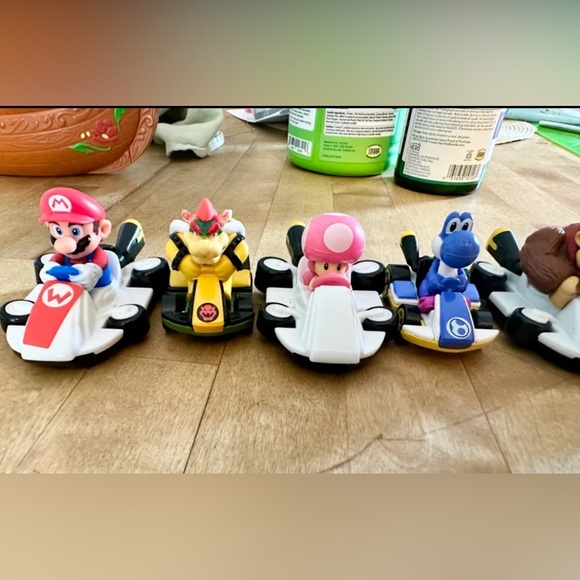 Hot Wheels Mario Kart Bowser's Castle Trackset - Picture 4 of 8